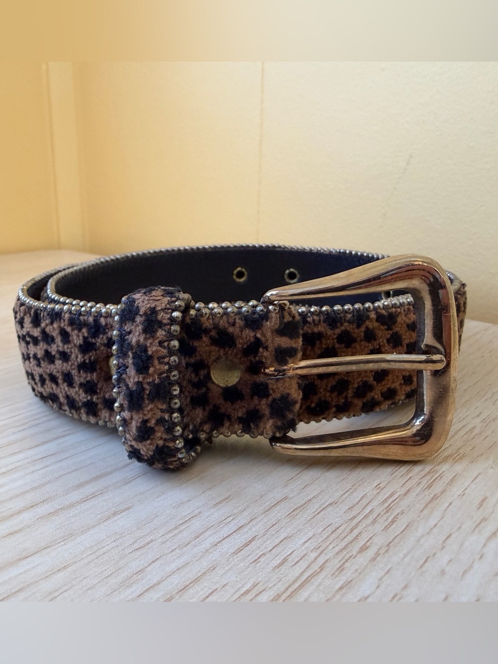 Leopard print Y2K studded belt with gold buckle Pre-owned good condition